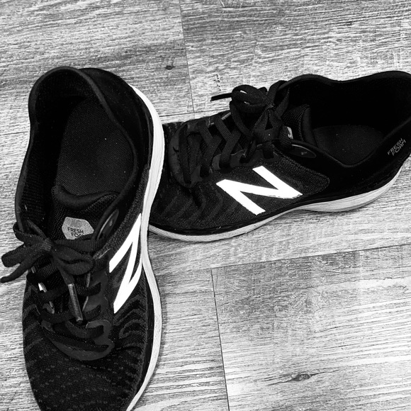 Boy’s shoes-Size 4, barley worn; New Balance, ASICS, & Land’s End shoes - Picture 3 of 9